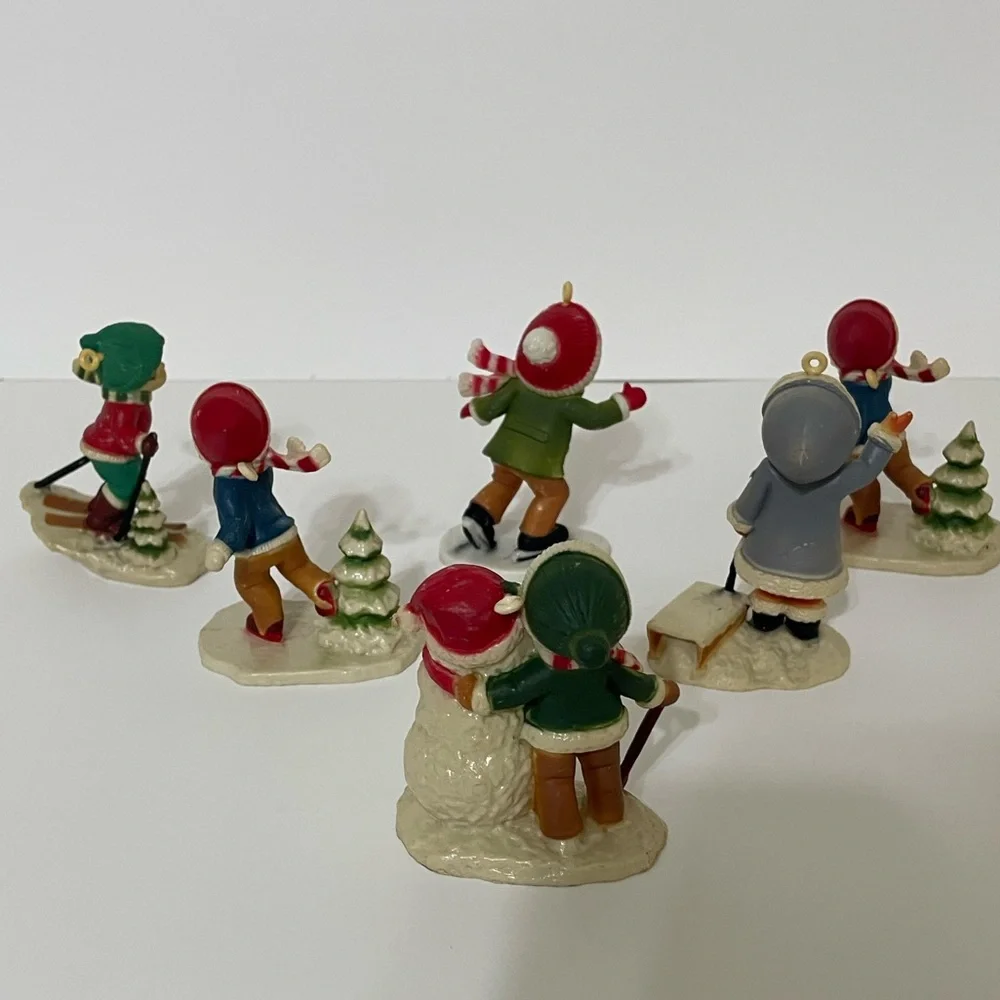 Vintage Set/6 ornaments children in the snow molded plastic made in Macau